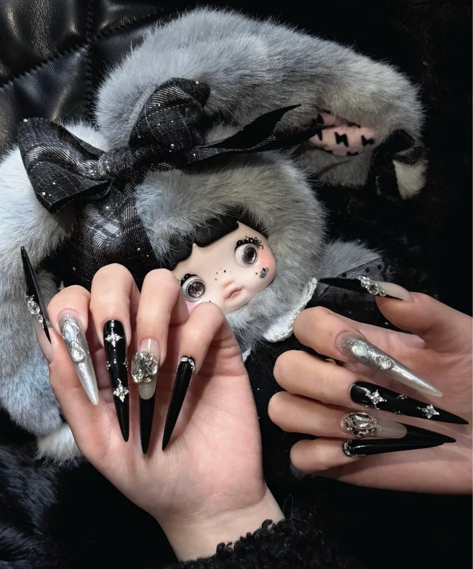 ネイル フレンチネイル ラメ(グリッター) ラメグラデーション マグネットネイル 持ち込み ハンドネイル Unicorn Nail原宿表参道のネイルデザイン