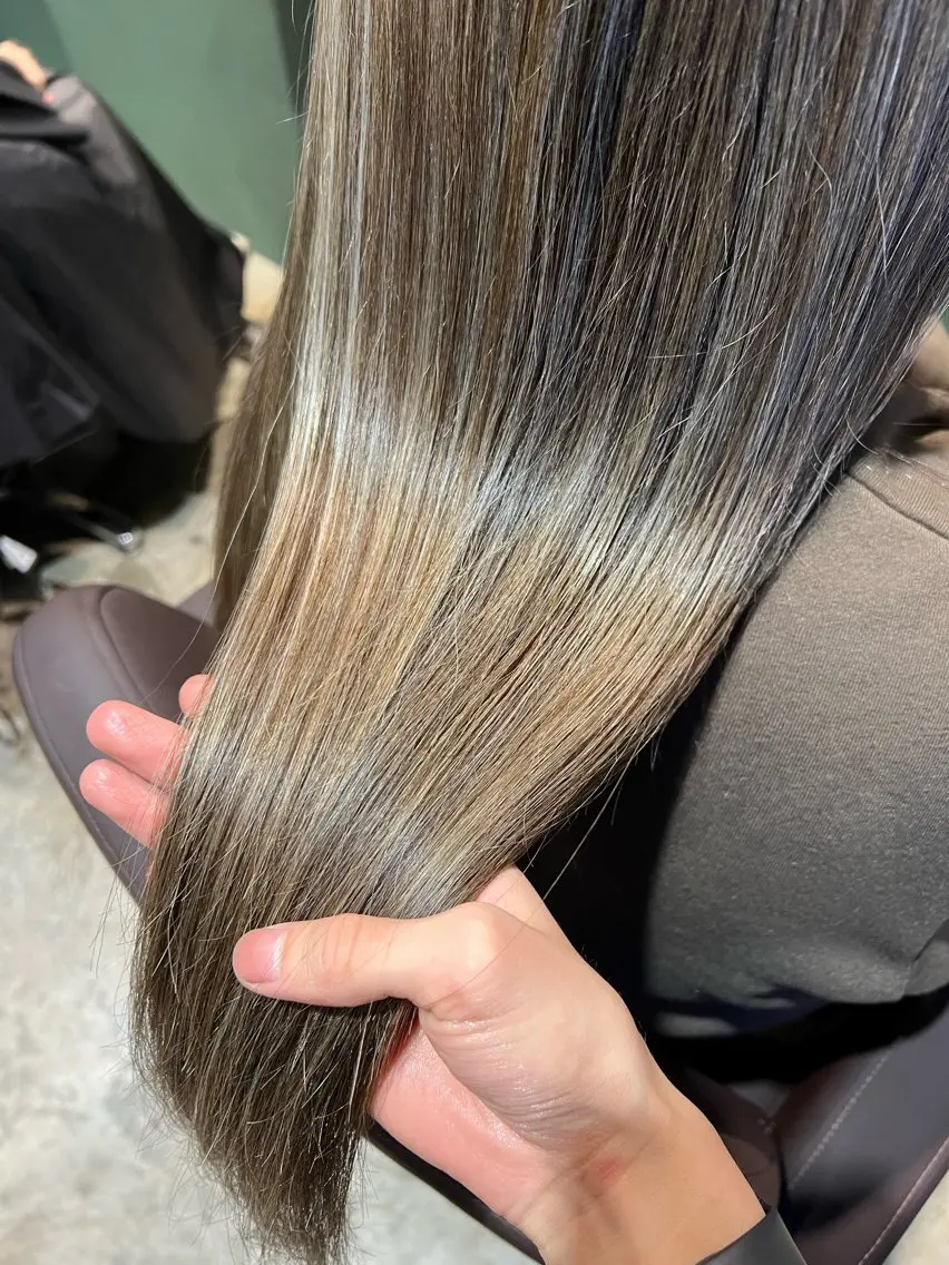 ロング カラー ハイライトカラー ハイライト ヘアカラー トリートメント ヘッドスパ カラースペシャリスト しょう🧑🏼‍🎨のヘアスタイル