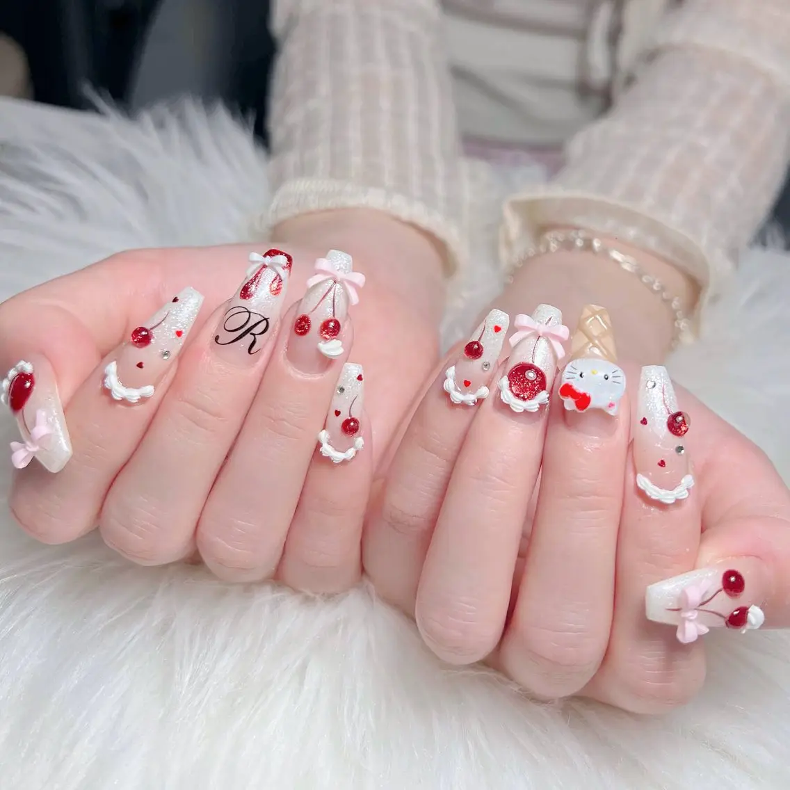 ネイル チークネイル フレンチネイル ガラスフレンチ グラデーション キラキラネイル ハンドネイル 🍓Ichigo🍓 🍓のネイルデザイン