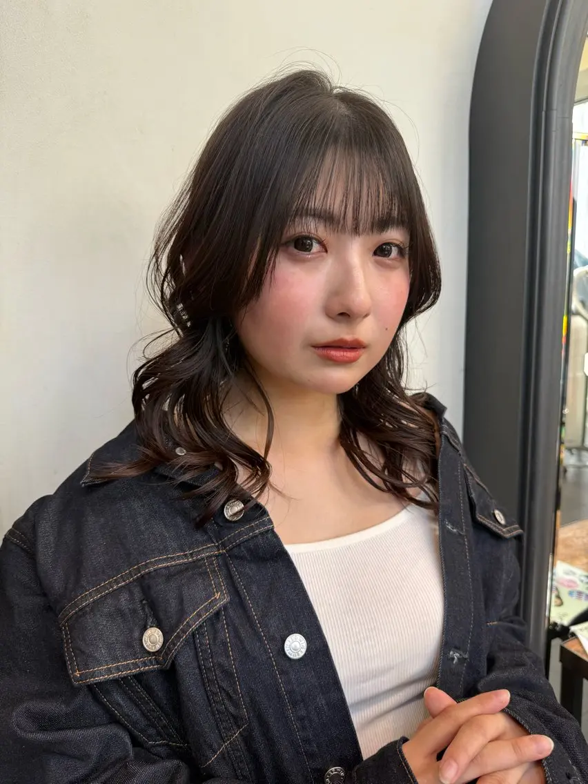 ミディアム カット ヘアカラー 齊藤政太 顔周り カット 透明感カラーのヘアスタイル