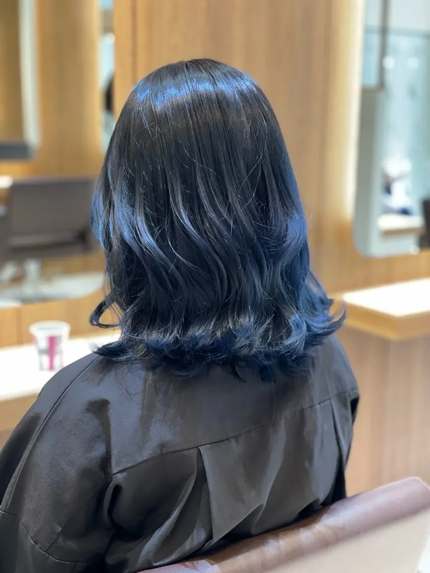 ミディアム カット ヘアカラー 小島 仁美のヘアスタイル