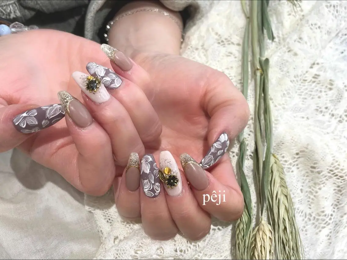 ロング m kaori𓃟のネイルデザイン