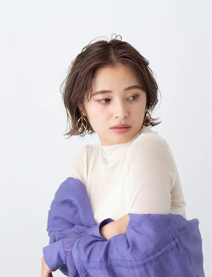 ミディアム カラー Lino by hoNuaのヘアスタイル