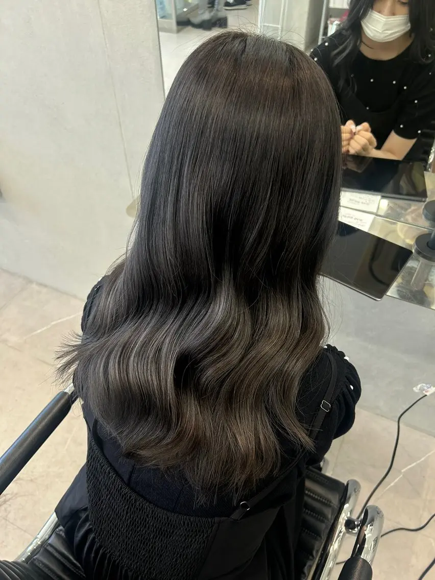 ロング カラー グレージュ 髪質改善 カット ヘアカラー IO イオリのヘアスタイル