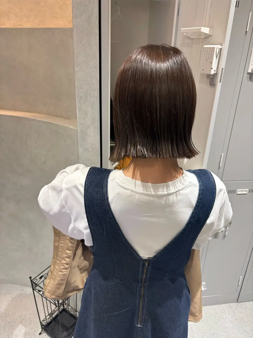ミディアム 切りっぱなしボブ アッシュ ボブ カット ヘアカラー 大久保 愛のヘアスタイル