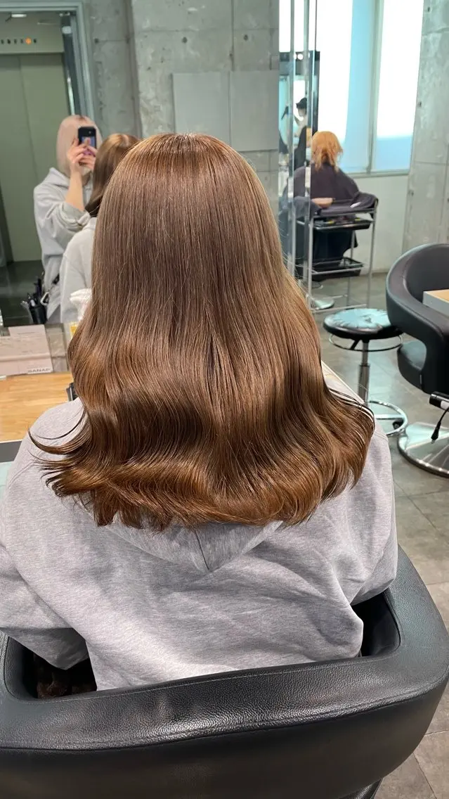 ロング カラー ヘアカラー ハイトーンカラー 🦄レイヤーカットのヘアスタイル