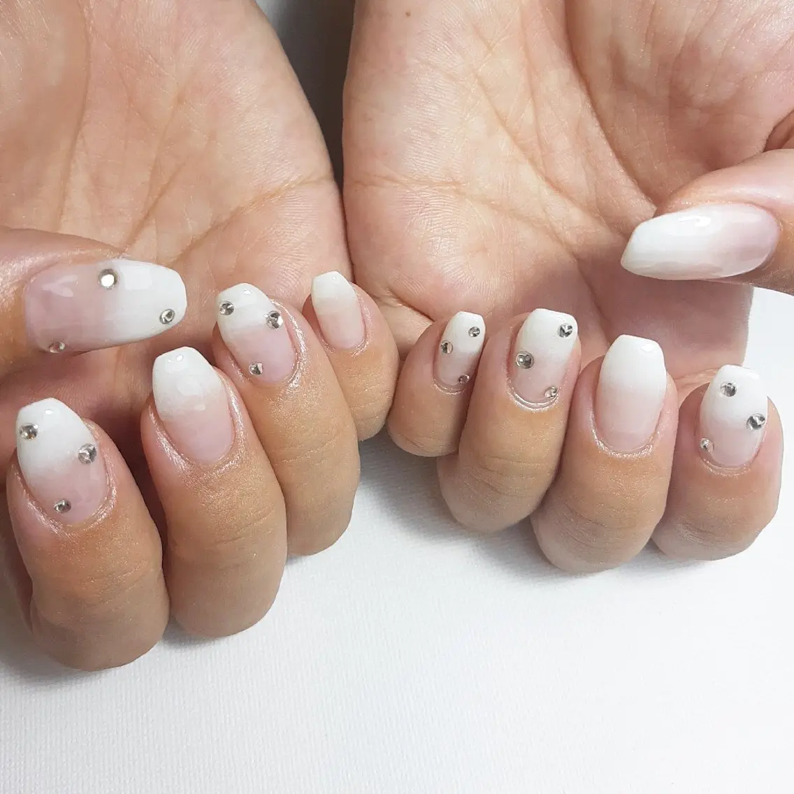 ネイル ジェルネイル グラデーション 持ち込み ショートネイル ホワイト owlnail /持込みデザイン専門のネイルデザイン