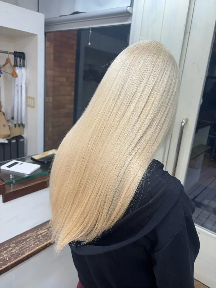 ロング カラー ブリーチ ヘアカラー 香野 優子のヘアスタイル