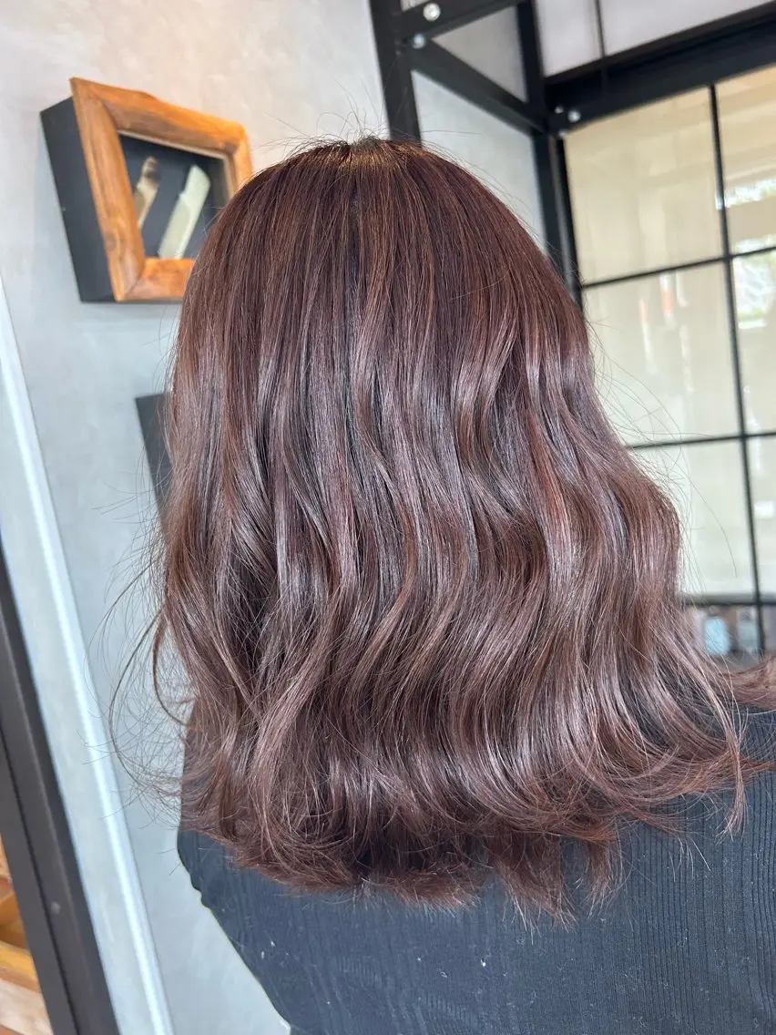 ミディアム カラー 岡田 七海のヘアスタイル