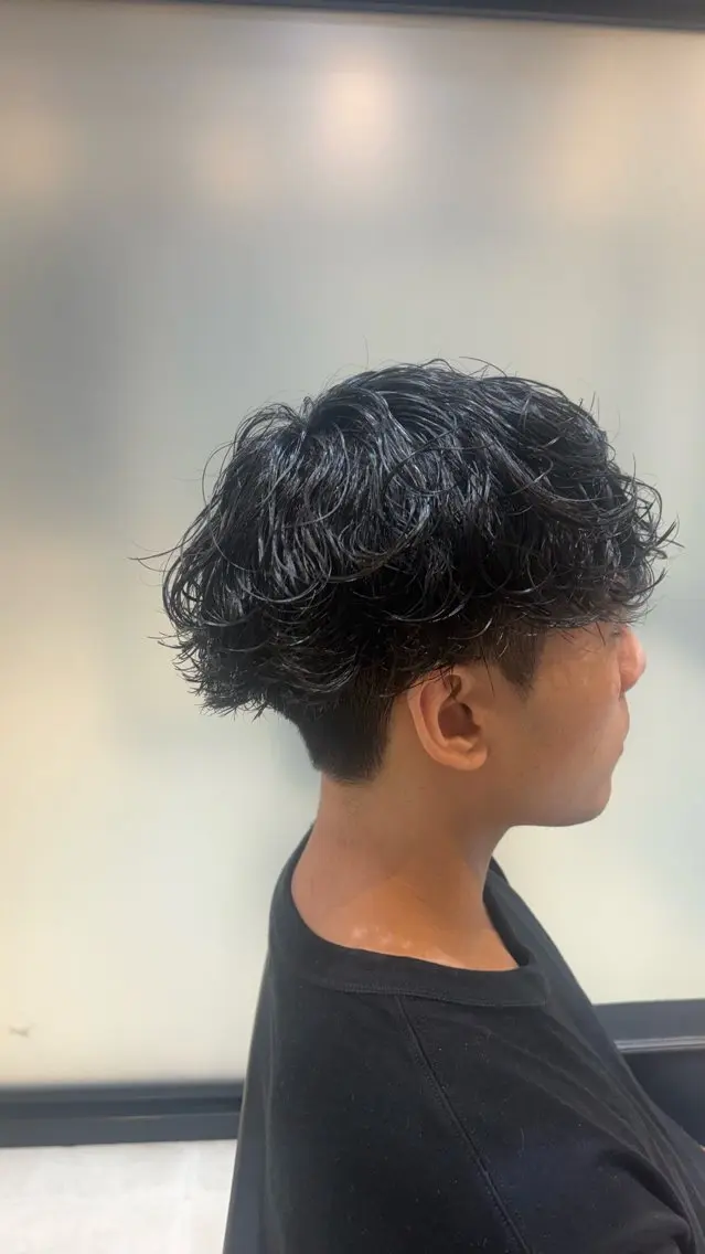 パーマ メンズ メンズ韓国風 メンズパーマ 波巻きパーマ 岡田 晟ノ丞のヘアスタイル