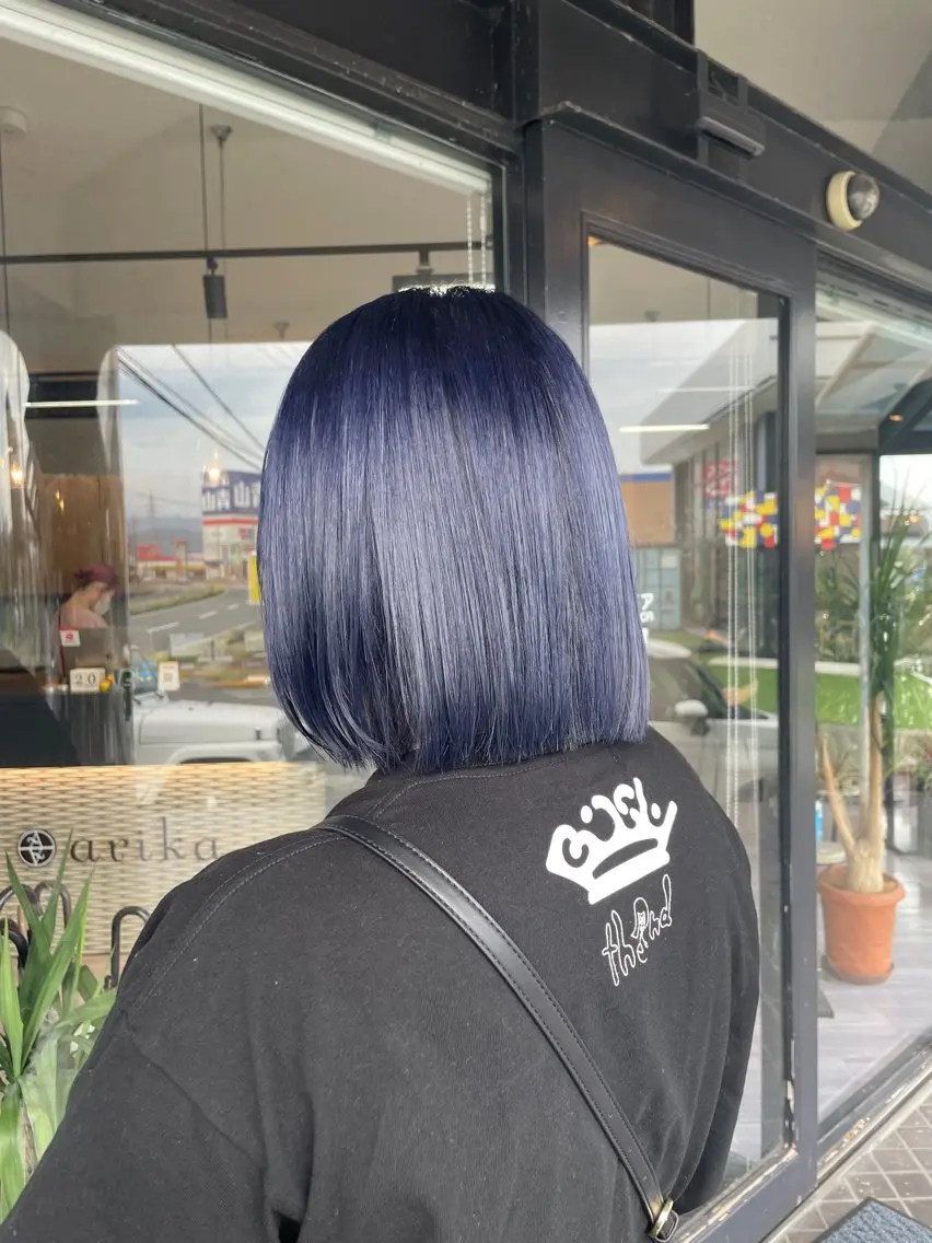 ミディアム カラー ブリーチ ブルーカラー ネイビーカラー マキノ キョウカのヘアスタイル