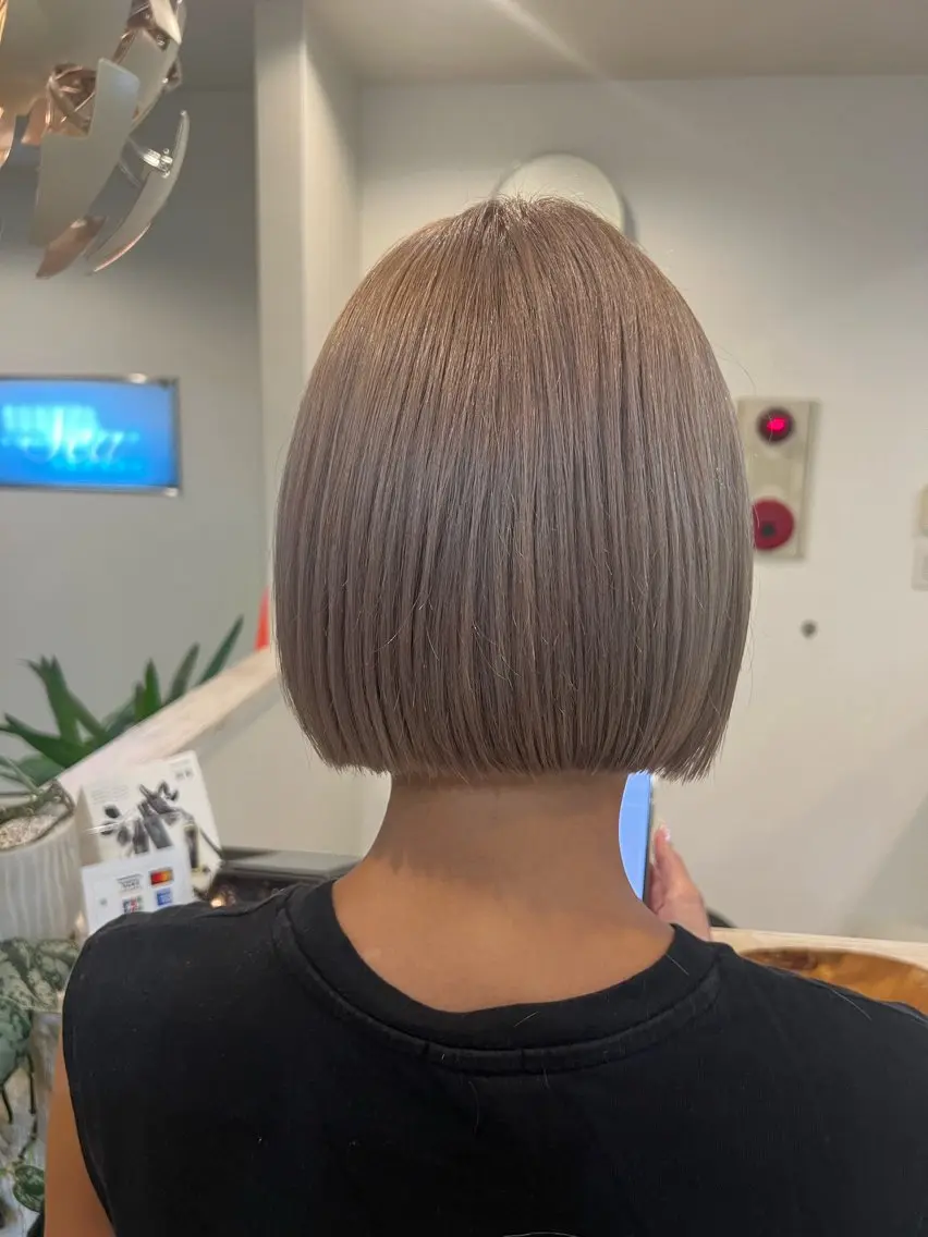 ショート カラー グレージュ ヘアカラー トリートメント ブリーチ特化 梅田本多翔のヘアスタイル