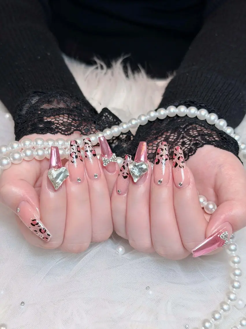 ネイル オーロラネイル ボルドー ブラウン 氷ネイル・うるうるネイル キラキラネイル ハンドネイル Julli NailStudioのネイルデザイン