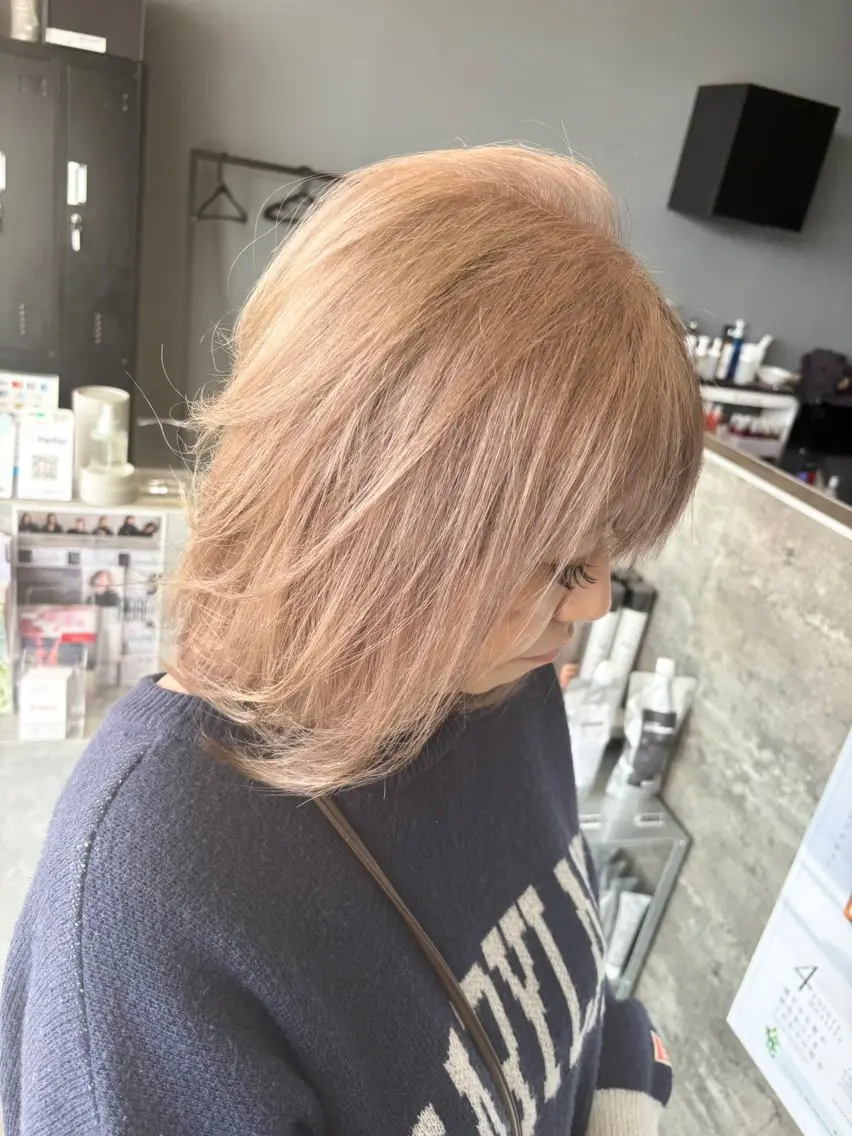 ショート カラー ベージュカラー ミルクティーベージュ レイヤーカット カット ヘアカラー ✂︎GLITTER ✂︎Yuu✂︎のヘアスタイル