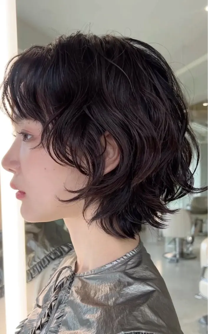 セミロング パーマ カット パーマ 🍓ハイトーンカラー 🎀nene🍓のヘアスタイル