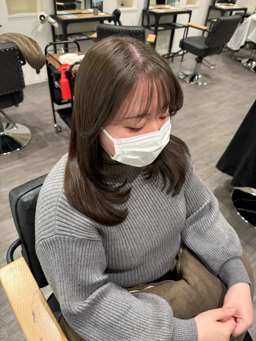 ミディアム カラー アッシュ アッシュグレー アッシュグレージュ グレージュ ヘアカラー トリートメント 艶髪レイヤー上田 紗也🇰🇷💗のヘアスタイル