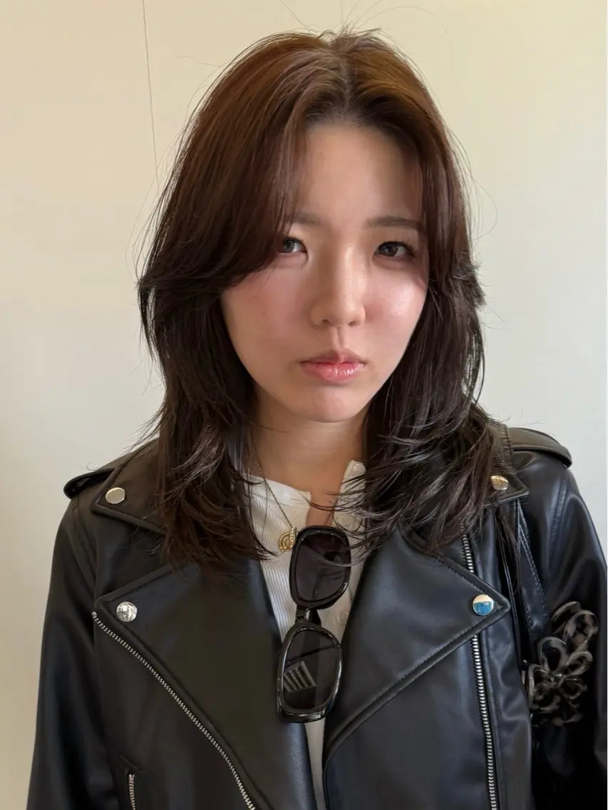 ミディアム かきあげバング レイヤーカット レイヤーカット\ウル フ　chinatsuのヘアスタイル