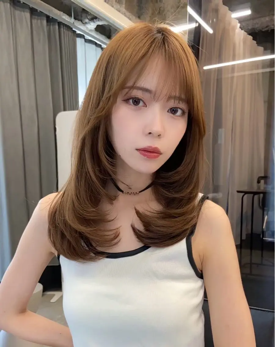 セミロング 伊藤 莉奈　韓国ヘアのヘアスタイル