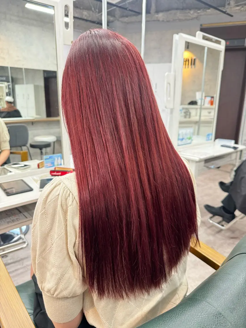 セミロング カラー ブリーチ ブリーチなしカラー レッドカラー 🫧透明感ケアカラー 守利🫧のヘアスタイル