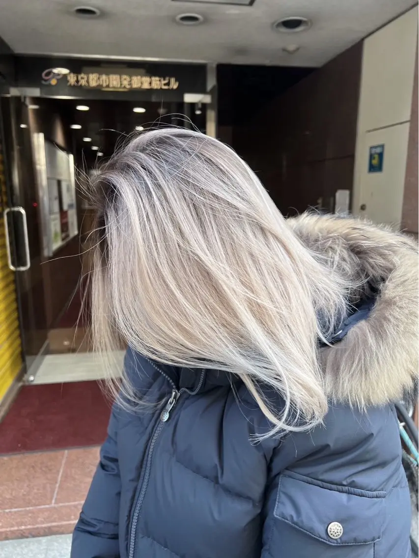 ミディアム カラー バレイヤージュ ベージュカラー ホワイトベージュ レイヤーカット ヘアカラー トリートメント 指名数No.1 /NAOYAのヘアスタイル