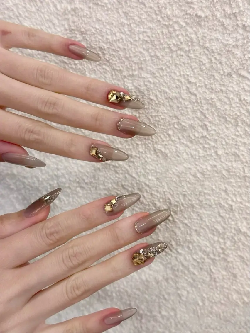 ネイル ハンドネイル ハンドケア The Nail & Eye Lashの眉毛・アイブロウイメージ