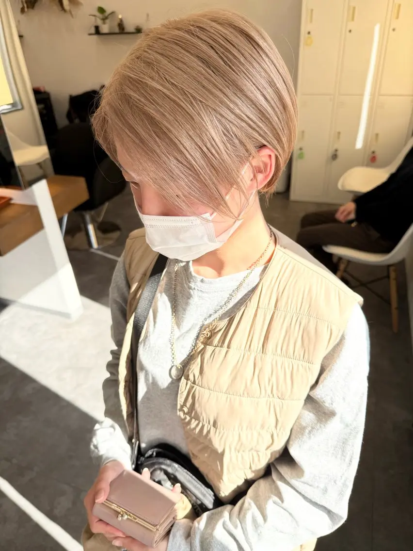 ショート カラー ショートボブ バレイヤージュ ブリーチ ケアブリーチ 透明感カラー 村岡 芽衣のヘアスタイル