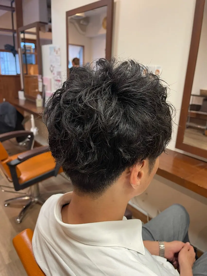 ショート パーマ メンズ メンズパーマ カット ヘアカラー トリートメント chill out 甲斐千尋のヘアスタイル