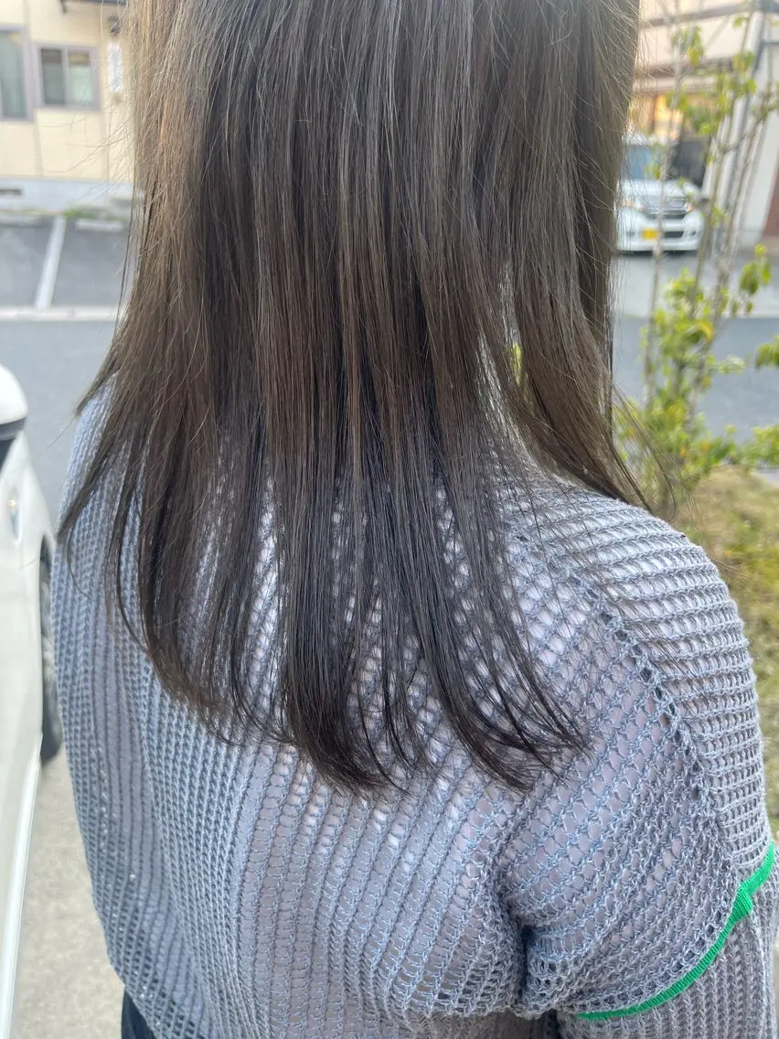 セミロング アッシュ 今田 茜のヘアスタイル