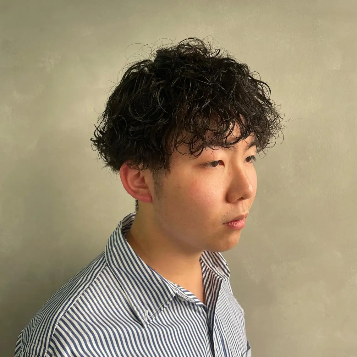 ショート パーマ ヘアアレンジ メンズ ダウンパーマ メンズパーマ プードルパーマ スペインカール 波巻きパーマ 🫧縮毛矯正/髪質 改善🫧熊野未来のヘアスタイル