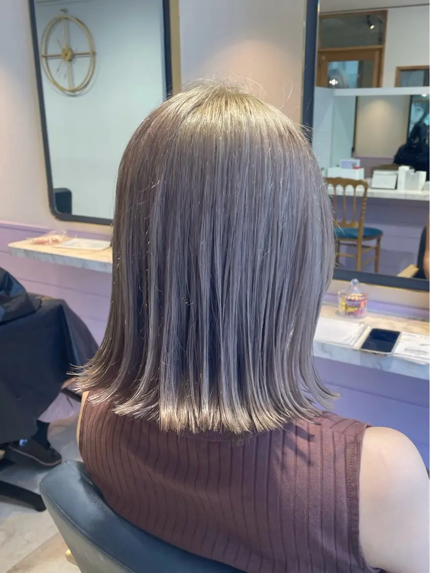 ミディアム カラー 切りっぱなしボブ アッシュ ベージュカラー ブリーチ 透明感カラー カット ヘアカラー 新宿御苑前/ボブ 髪質改善Ryuseiのヘアスタイル