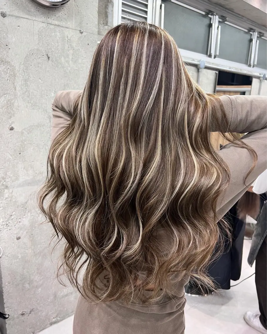 ロング ヘアカラー 🌺ハイライトカラー HINA🌺のヘアスタイル