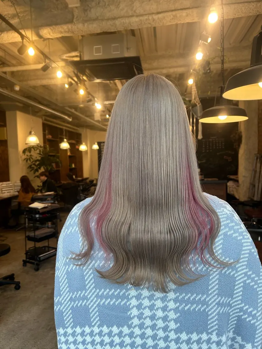 ミディアム カラー ベージュカラー ピンクカラー ホワイトピンク ホワイトベージュ カット ヘアカラー the BRIDGE 加藤みのりのヘアスタイル