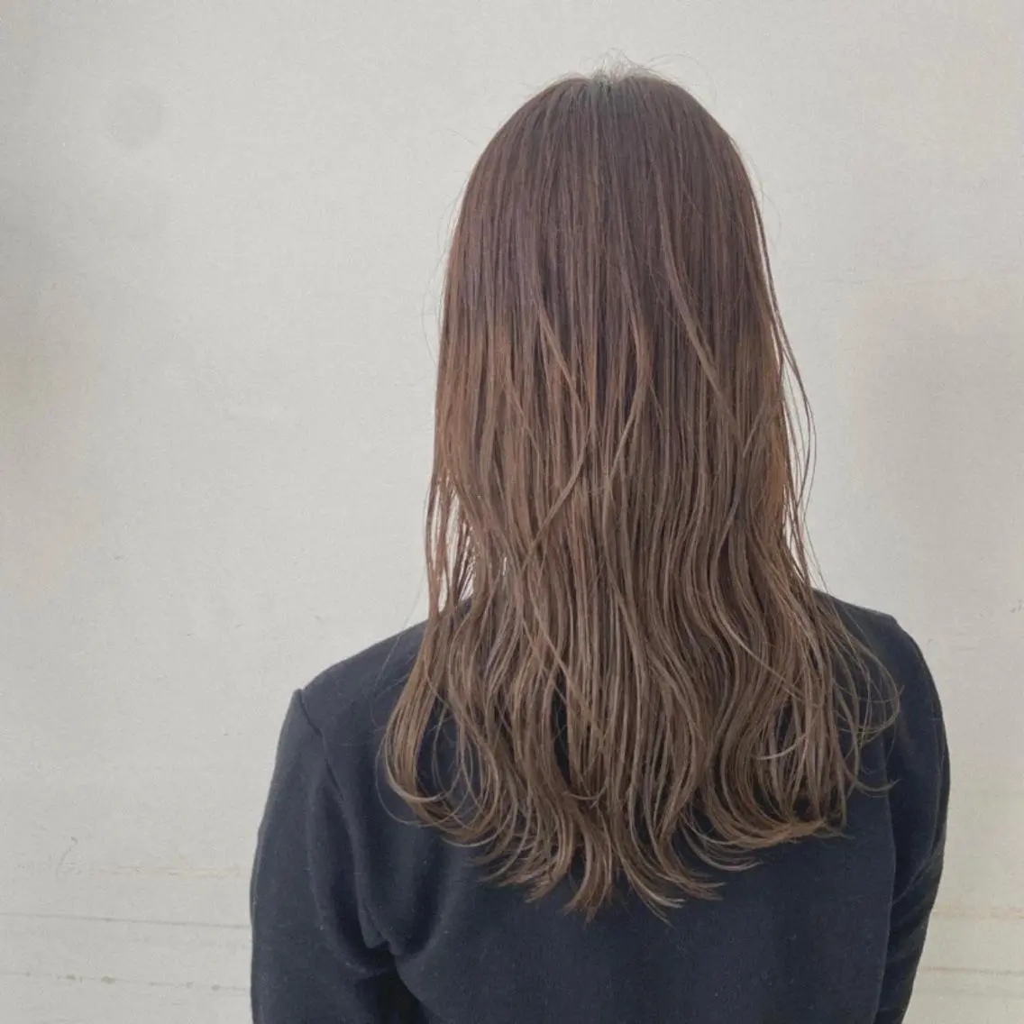 セミロング ヘアカラー 🍒マツダ エナ‎🤍のヘアスタイル