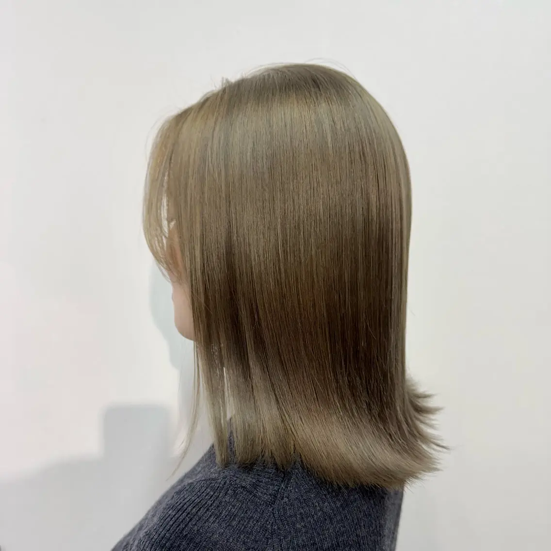 ミディアム カラー ベージュカラー オリーブベージュ 稲垣 優奈のヘアスタイル