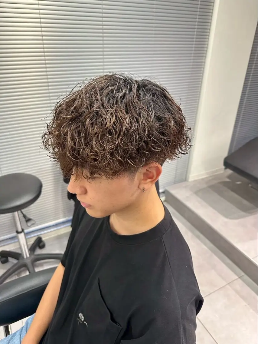ミディアム カット パーマ ✨波巻き／気流れ✨ パーマ専門ひびき💥のヘアスタイル