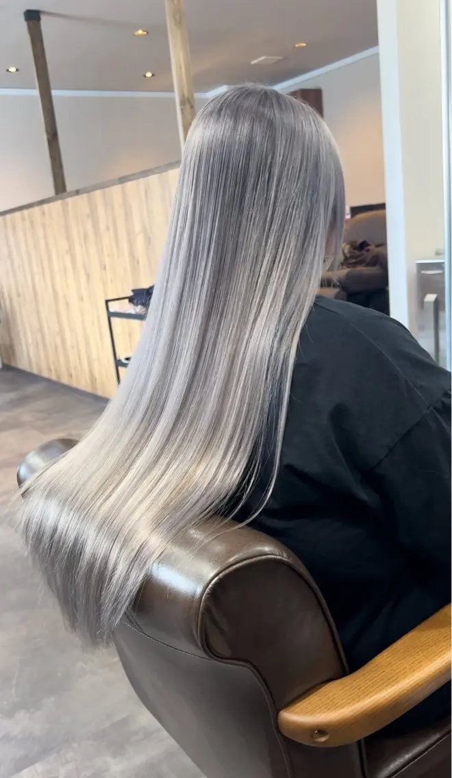 ロング カラー ヘアカラー トリートメント LE Nのヘアスタイル