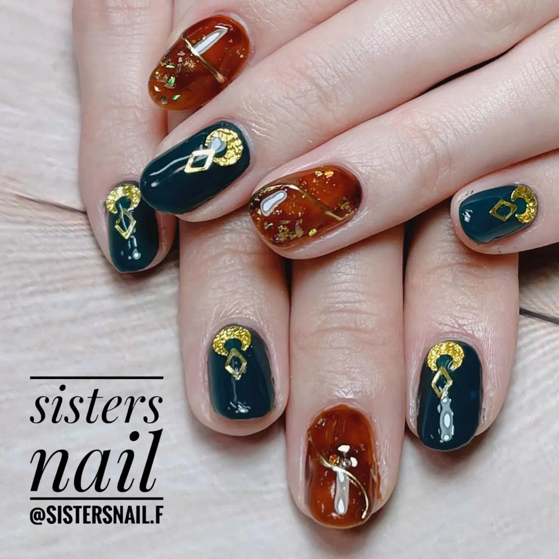 ネイル アートネイル べっ甲ネイル グリーン ホログラムネイル ニュアンスネイル sisters nail.fのネイルデザイン