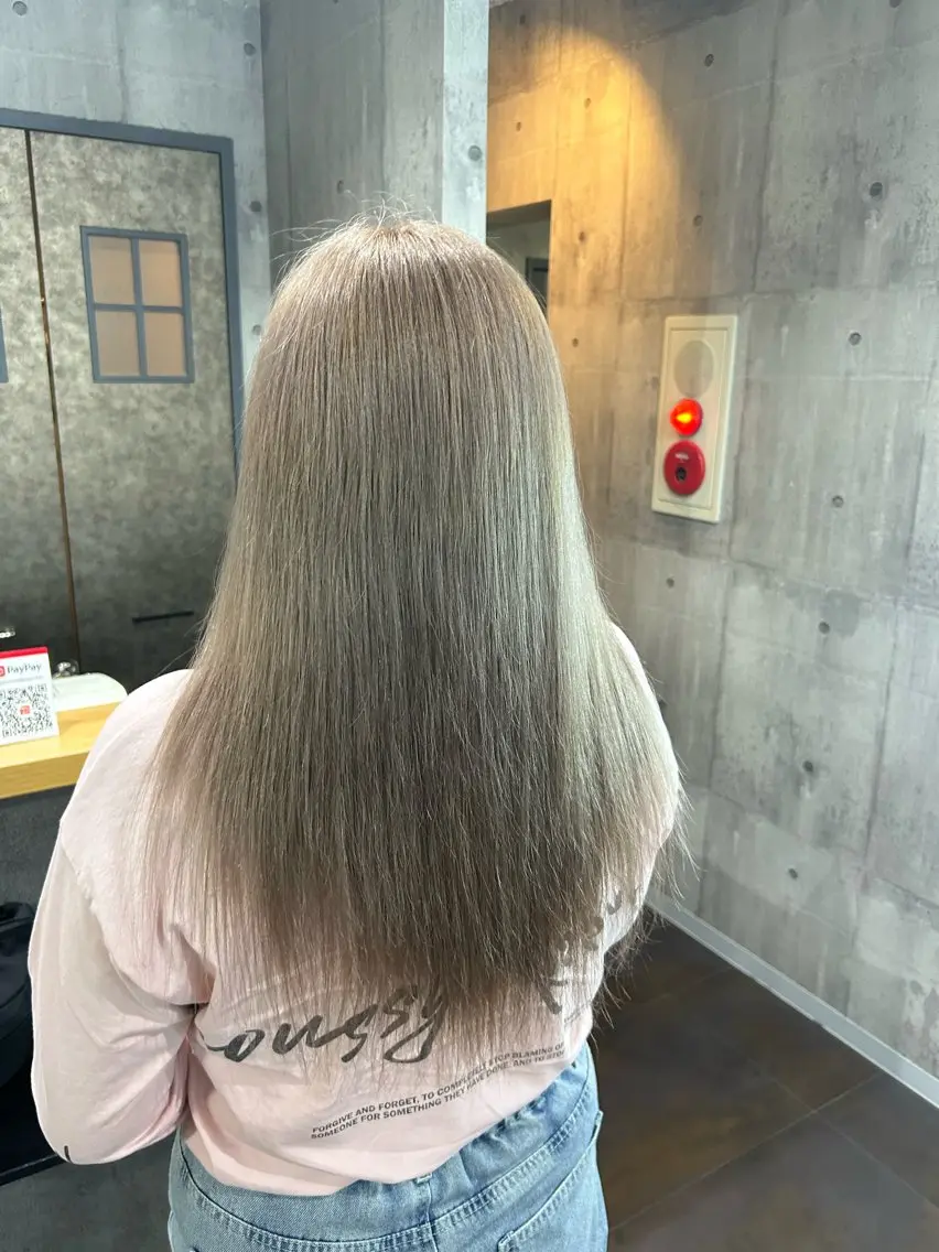 ロング ヘアカラー 💙透明感カラー推し 🇰🇷ココロ🦋のヘアスタイル