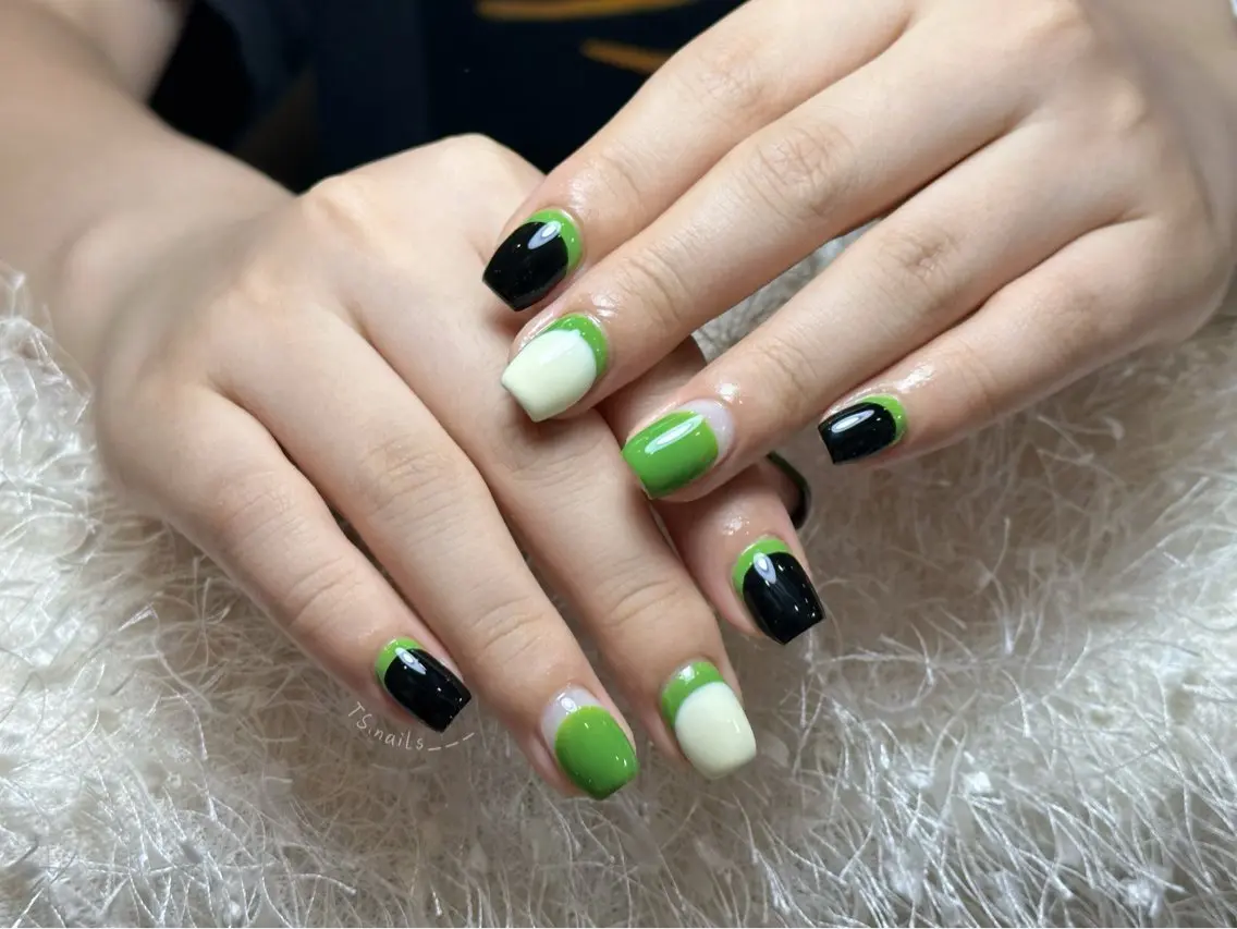 ネイル キラキラネイル マグネットネイル 持ち込み シンプルネイル ハンドネイル フットネイル ハンドケア TS. nails___のネイルデザイン