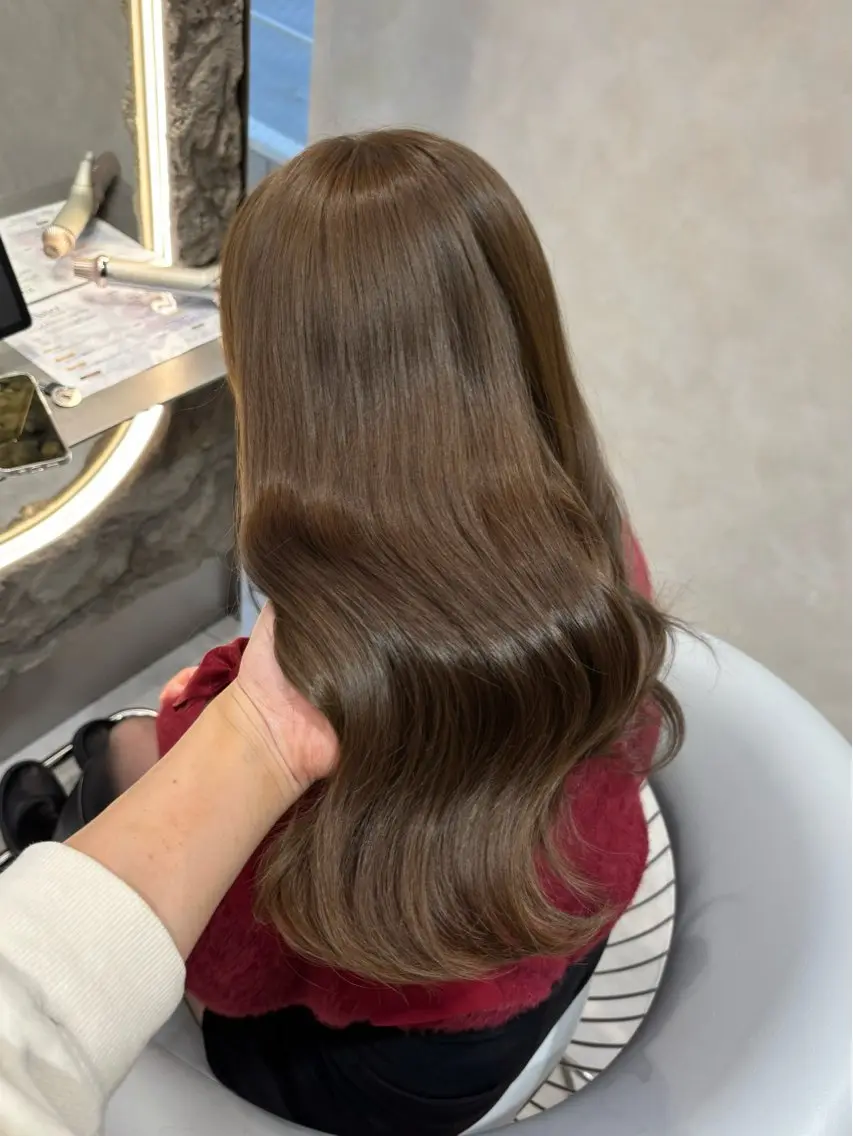 ロング 顔まわりレイヤー 顔周りカット ハイレイヤー レイヤーカット ローレイヤー カット ヘアカラー MOMOHA/ 🍑レイヤーカットのヘアスタイル