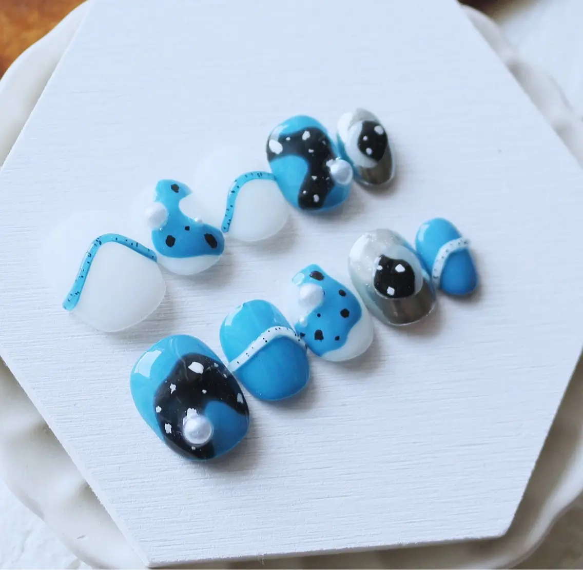 ネイル ブルー ニュアンスネイル ホワイト ハンドネイル Baku Nailsのネイルデザイン