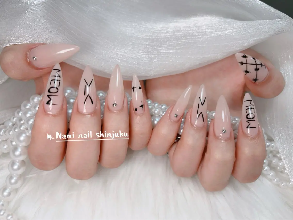 ネイル 長さ出し ガーリー 韓国ネイル ロングネイル 持ち込み ハンドネイル Nami nail salonのネイルデザイン