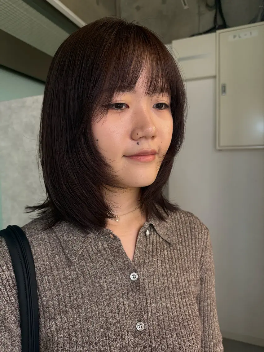 ミディアム レイヤーカット カット ヘアカラー ナチュラルカラー& /パーマAKIRAのヘアスタイル