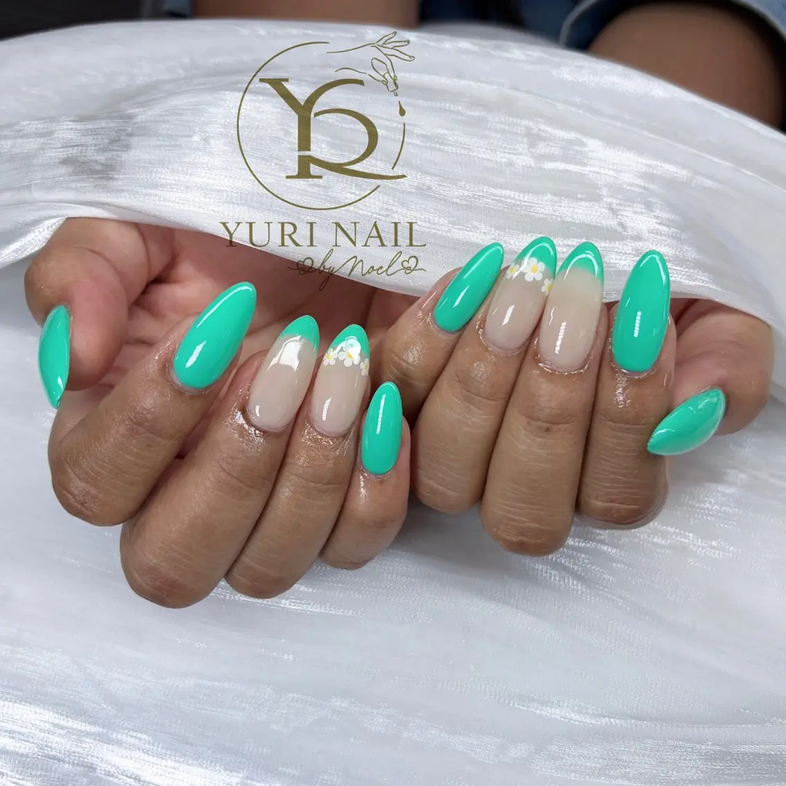 ネイル ハンドネイル フットネイル ハンドケア YURI Nail NARITAのネイルデザイン