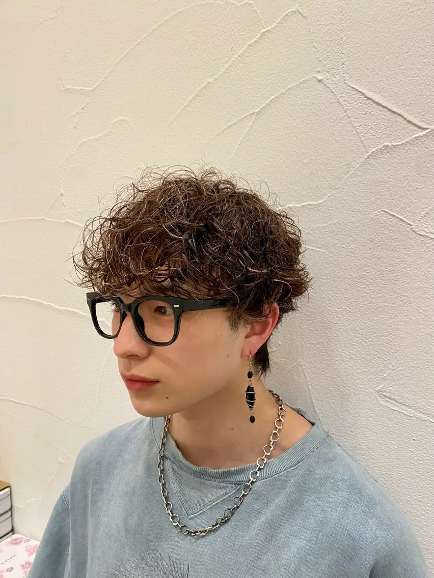 ショート カラー パーマ メンズ カット ヘアカラー パーマ トリートメント メンズ特化型美容師 栗山勇人のヘアスタイル