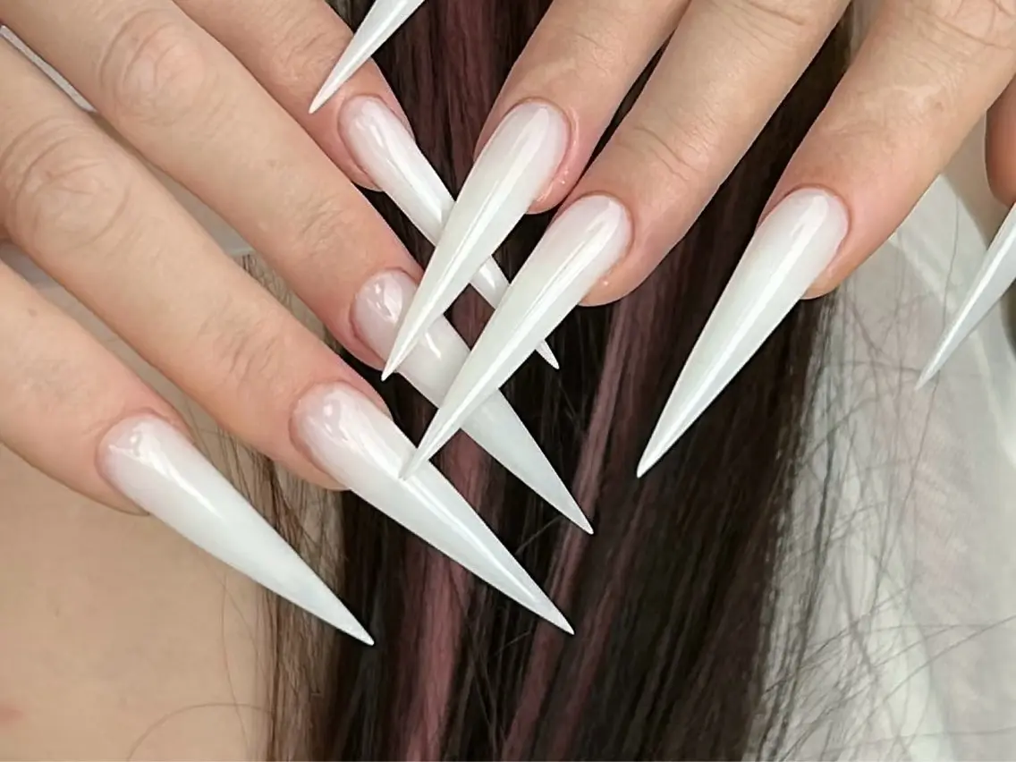 ネイル オーロラネイル 長さ出し フレンチネイル ジェルネイル ガラスフレンチ ハンドネイル Rela・S NAILのネイルデザイン