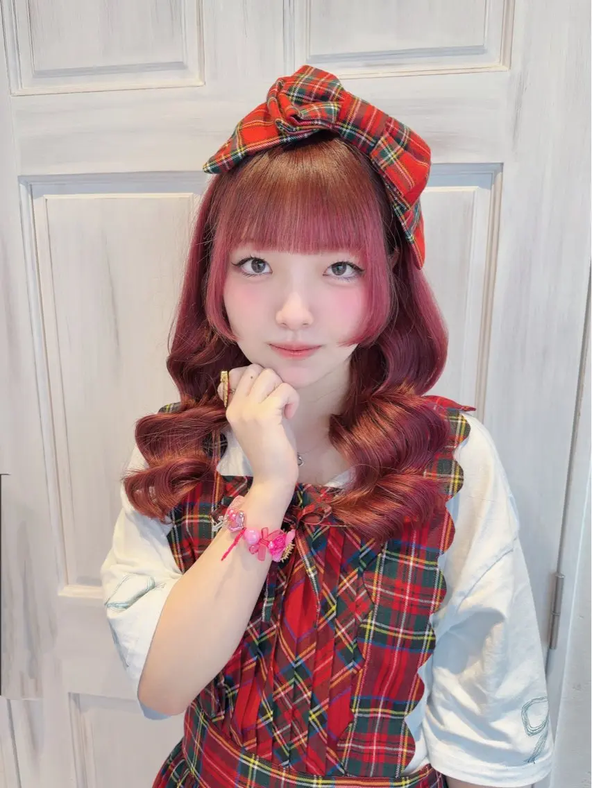 セミロング カラー ヘアアレンジ ピンクカラー カット ヘアカラー トリートメント ハイトーン/アレンジ かなで⊹ ࣪ ˖⟡のヘアスタイル