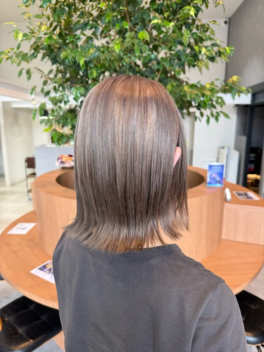 ミディアム カラー グレージュ ミルクティーグレージュ ヘアカラー ayaka |トレンドヘアのヘアスタイル