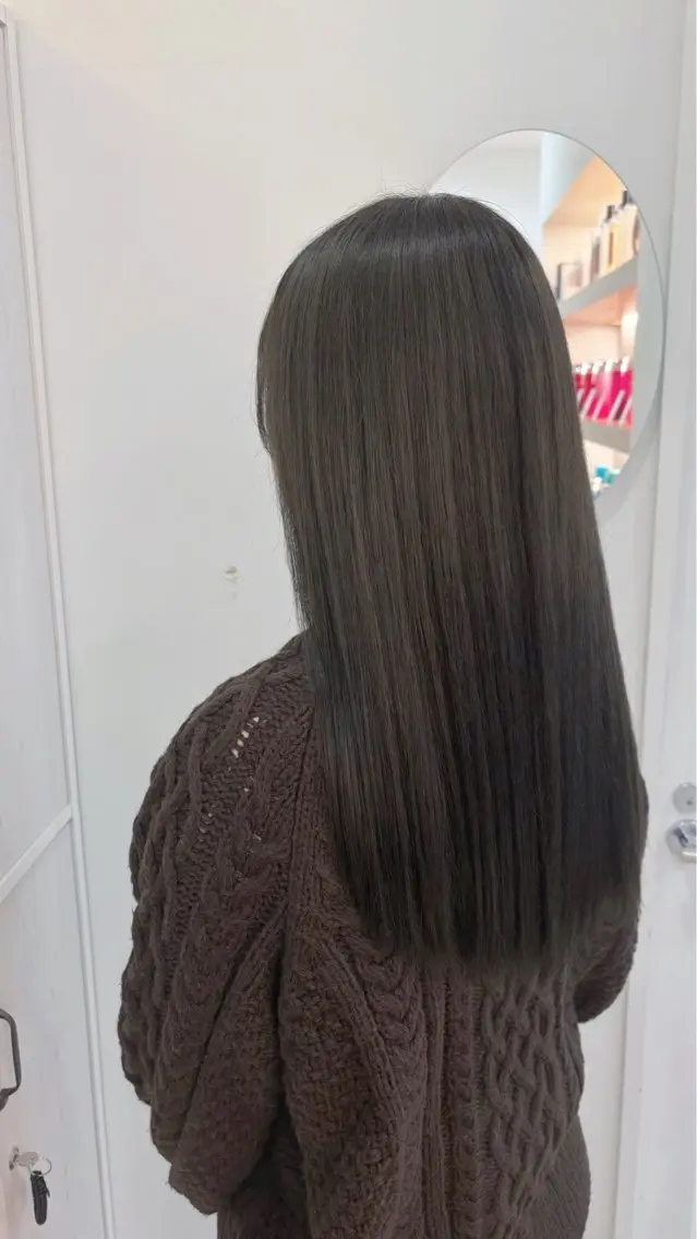 ロング カラー ブリーチ オリーブグレー 🫧髪質改善🫧 神田紗来のヘアスタイル