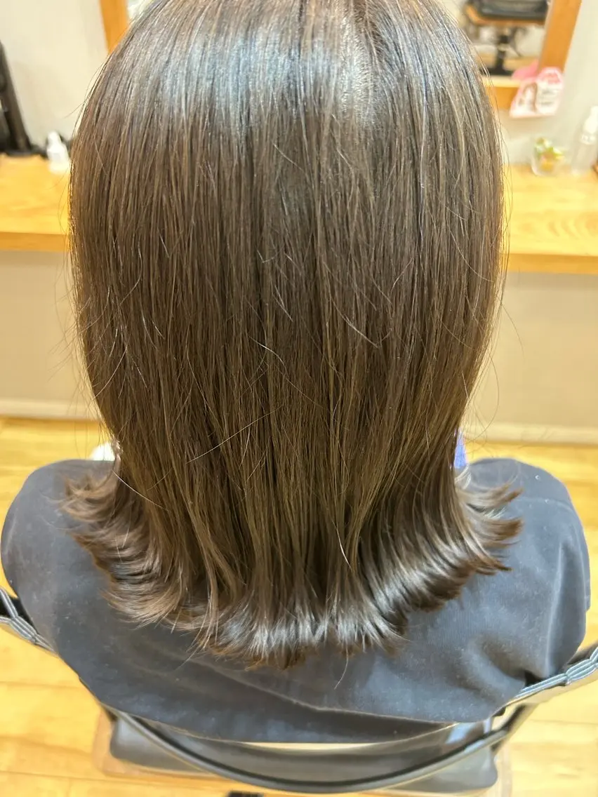 ミディアム カラー アッシュ アッシュブラウン ブラウンカラー 佐藤 かののヘアスタイル